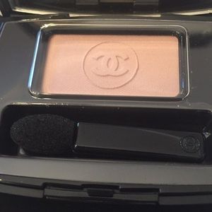 CHANEL Makeup - CHANEL OMBRÉ ESSENTIELLE Soft Touch Eyeshadow CHANEL Makeup - CHANEL OMBRÉ ESSENTIELLE Soft Touch Eyeshadow